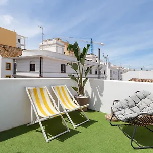 Enjoy At Our Fully Equipped 2br Town House, Beach- 1min Holiday home Estepona